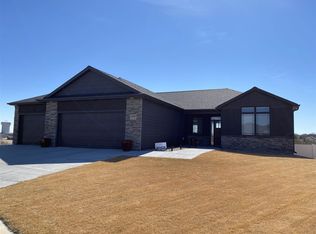 1808 W 51st Street Pl, Kearney, NE 68845