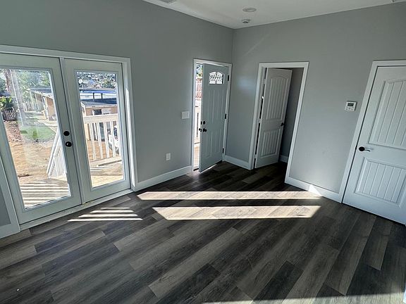 5th image of 366 Peters Dr #2