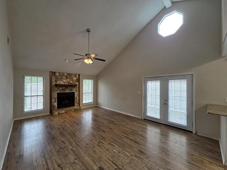2113 Wilderness Path — Photo 2