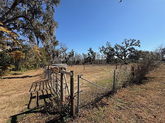 5th image of 37214 Hester Rd