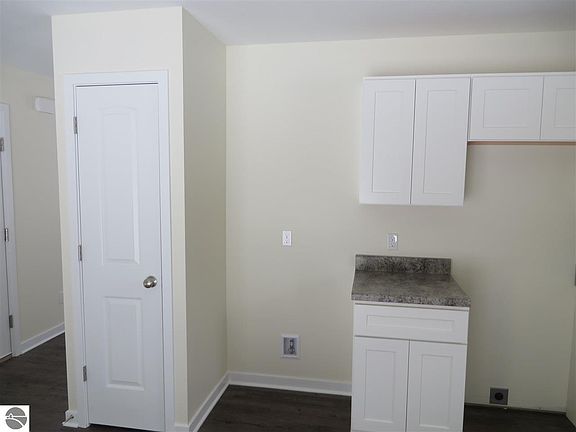3rd image of 16 Woodside Trail Ct