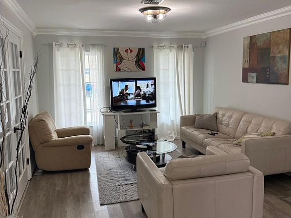 3rd image of 3400 Ivy Way