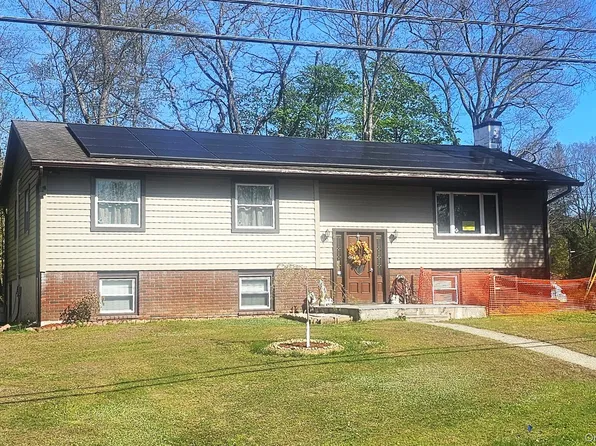 2 Lawrence Road, Hyde Park, NY 12538