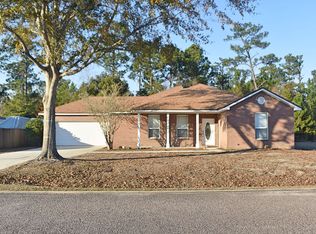26 Village Ln, Freeport, FL 32439