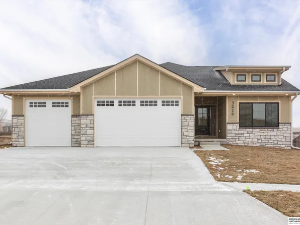 3020 Mulberry Dr, Blair, NE 68008