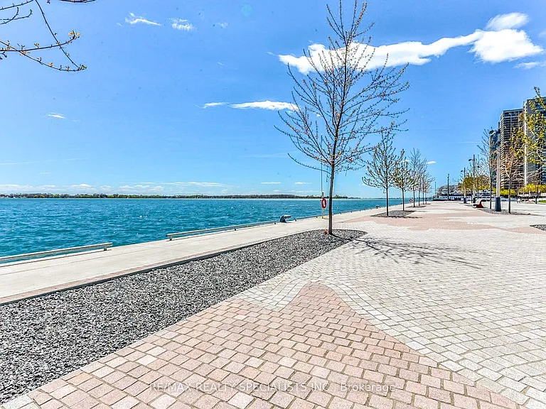 29 Queens Quay E #1118 — Photo 39