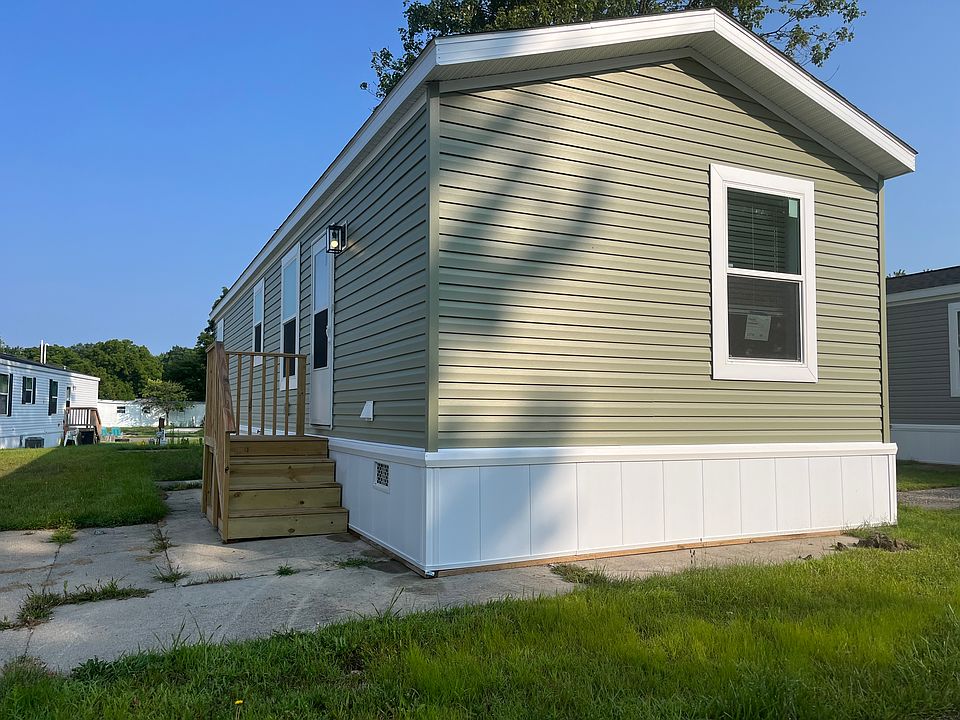 1st image of 332 Crooked Creek Dr