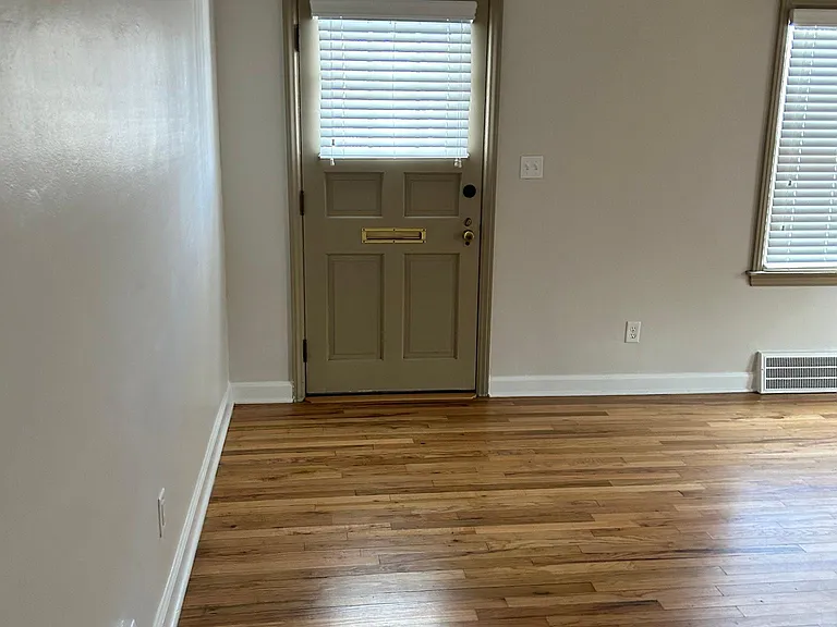 1051 Linden St — Photo 6