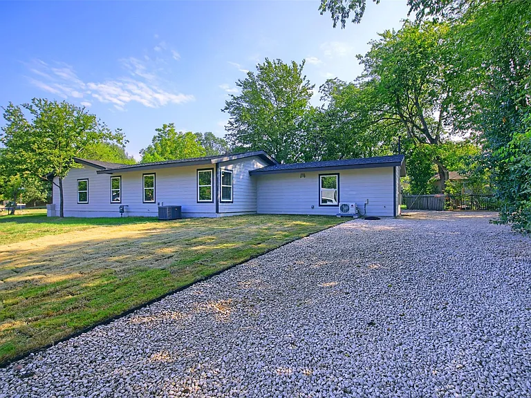 2101 Benwick Cir #B — Photo 2