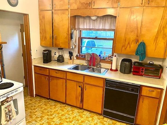 3rd image of 818 Jennings Ave