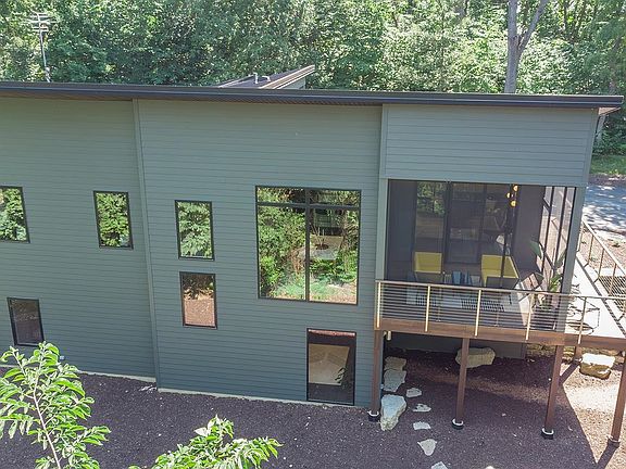 3rd image of 8383 W Mound Rd