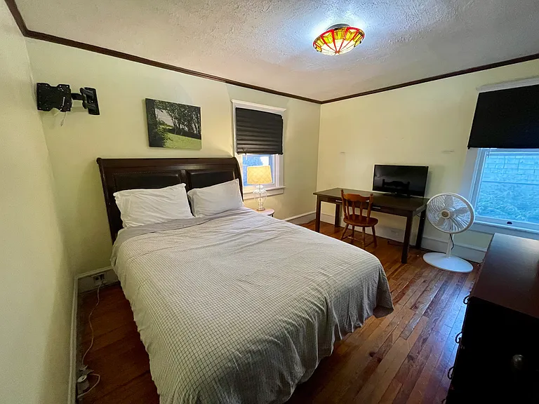 924 Park Ave — Photo 15