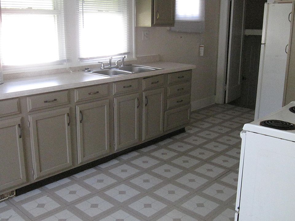 2nd image of 1536 Villa Ave