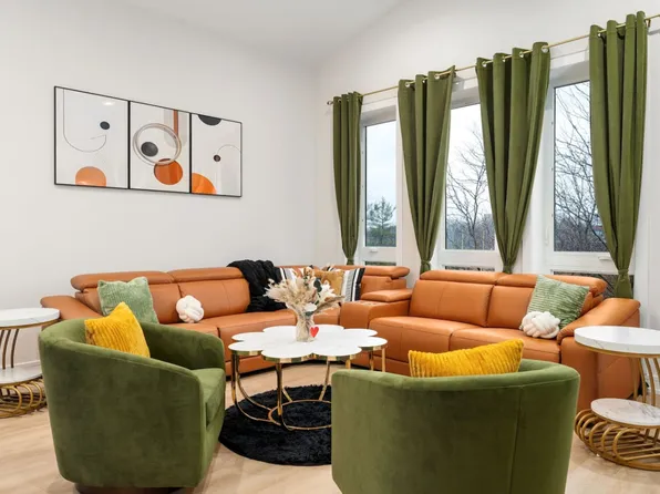 3723 S Giles Ave, Chicago, IL