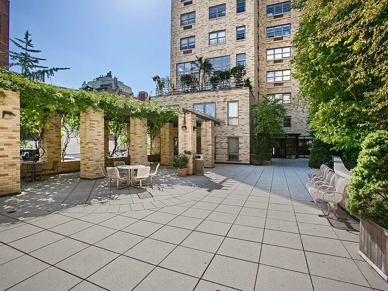 756 Washington St #2D — Photo 11