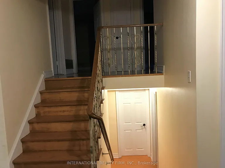11 Misthollow Sq #UPPER — Photo 5