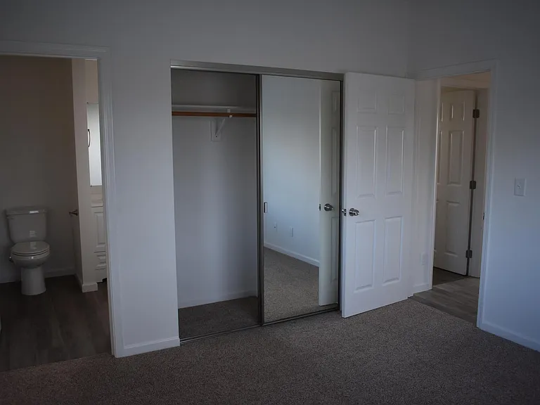 1134 Mentone Ave — Photo 13