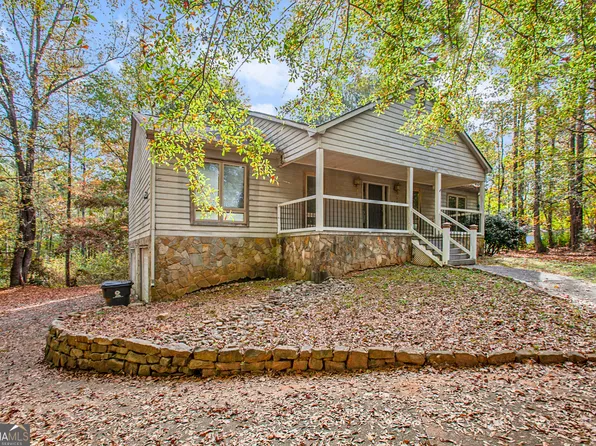 175 Carriage Gate Dr, Sharpsburg, GA 30277