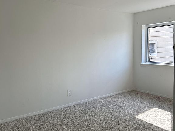 5th image of 310 Lake Ave #2