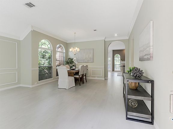 3rd image of 2612 Ridgewood Dr