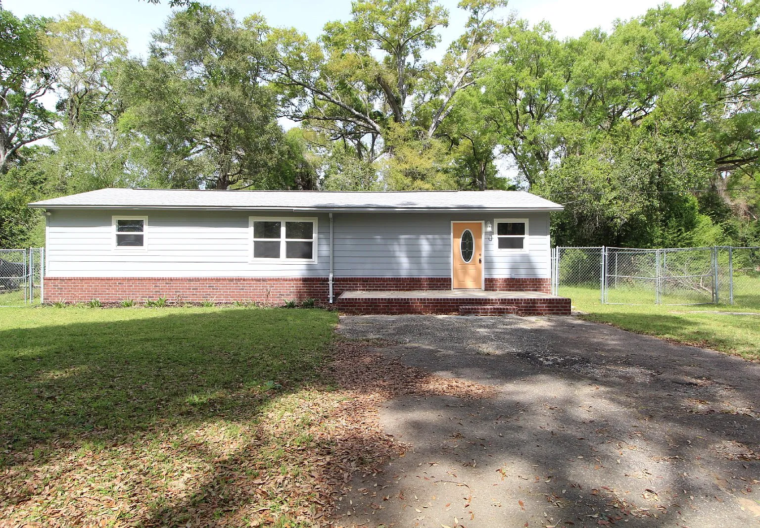 3 bed, 2.0 bath, 1272 sqft, $1,500 — Photo 1