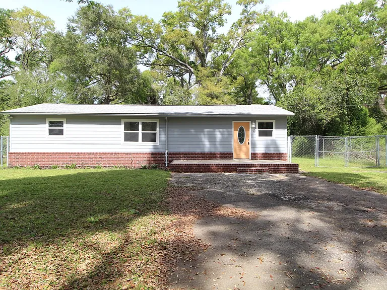 150 E Ensley St — Photo 1