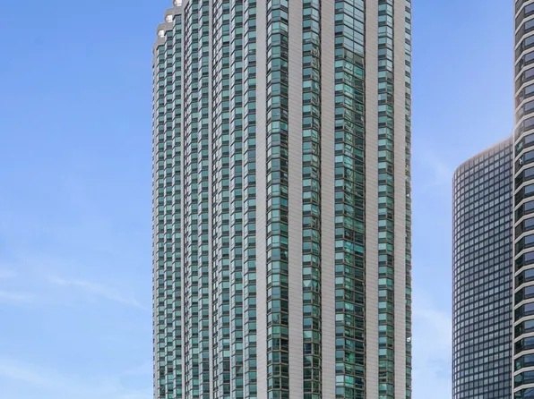 195 N Harbor Dr APT 5404, Chicago, IL 60601