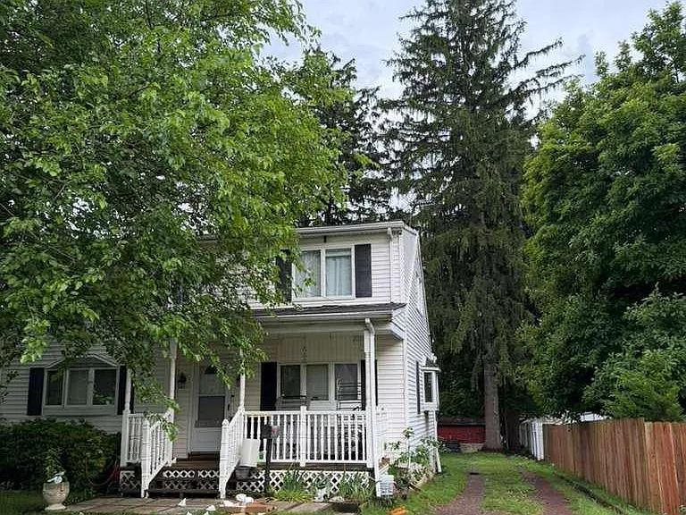 131 Summit Ave — Photo 2