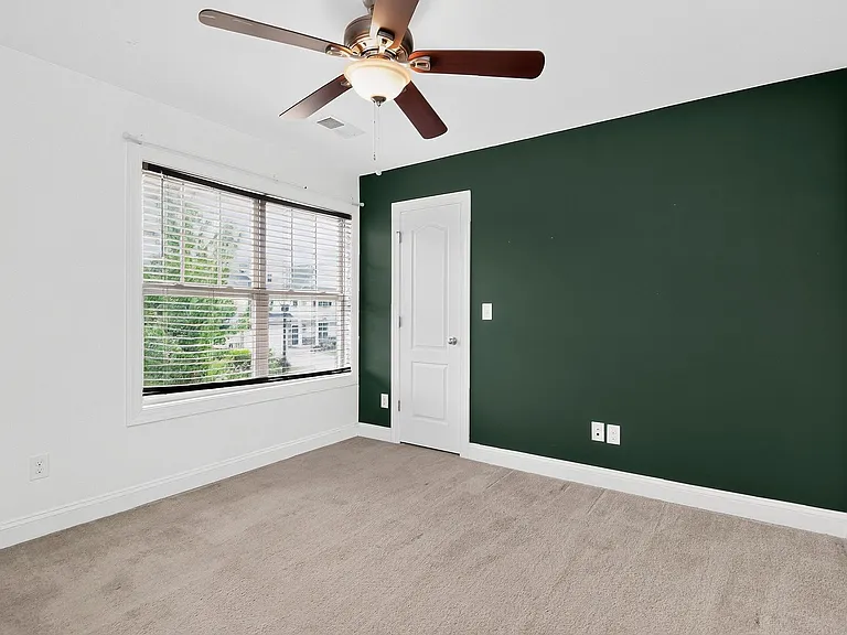 549 Daventry Ct — Photo 18