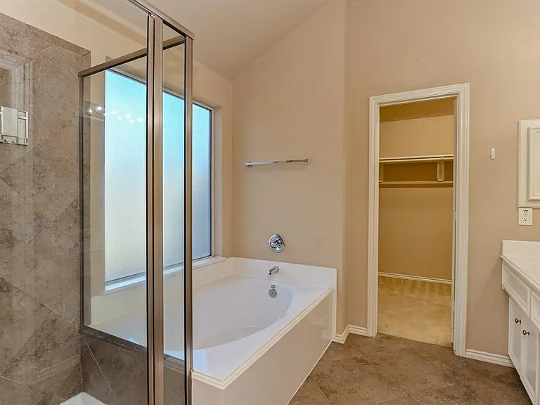 2106 Castle Gardens Ln — Photo 24