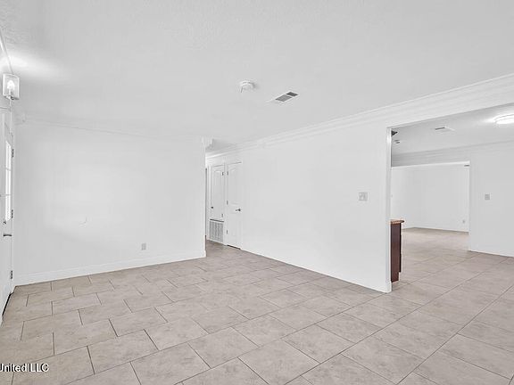3rd image of 1732 Thomas Jefferson Dr
