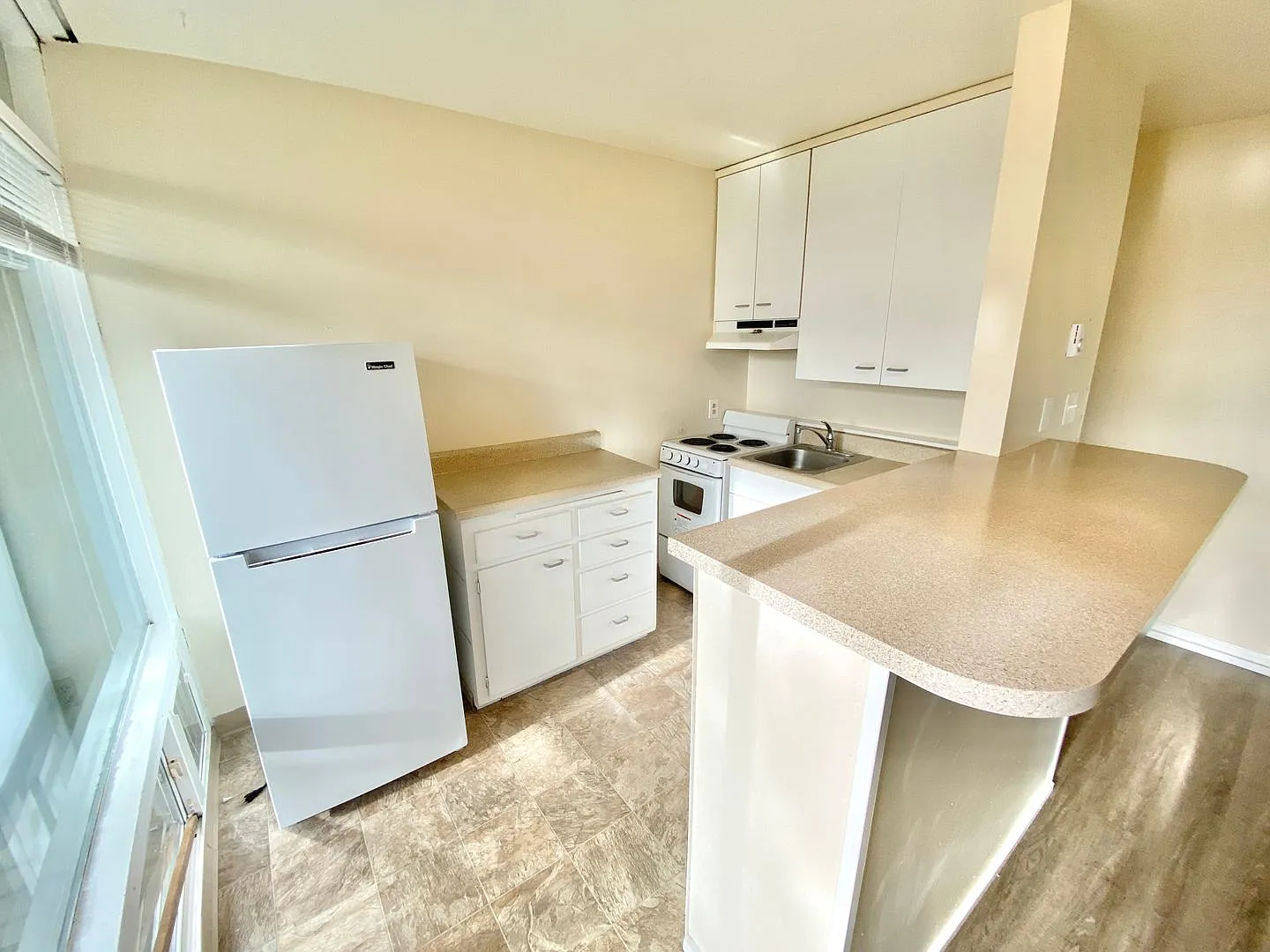 Belmont Roy Apartments — Photo 4