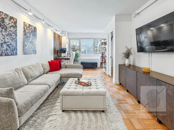 345 East 56th Street 21B image 2 of 10