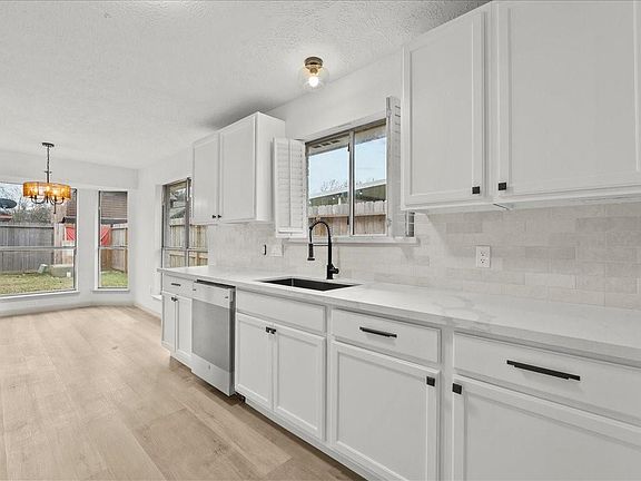 4th image of 10912 Dogwood Dr