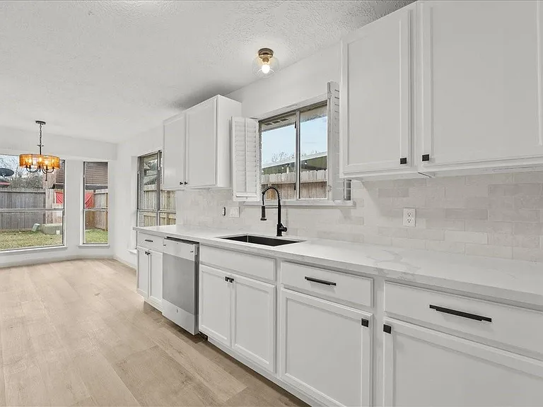 10912 Dogwood Dr — Photo 4