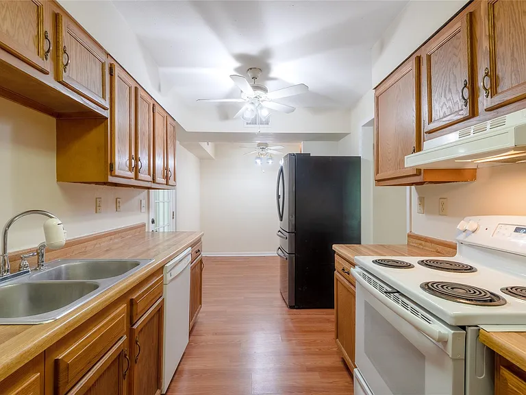 138 Summer Pl #C — Photo 9