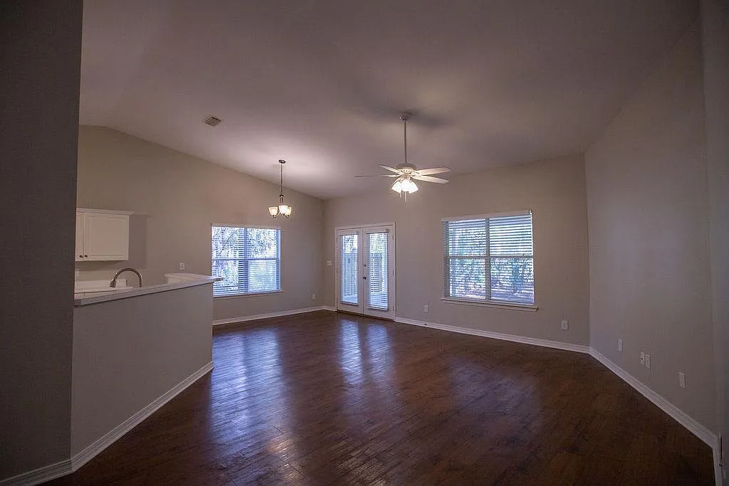 3 bed, 1500 sqft, $2,600 — Photo 3