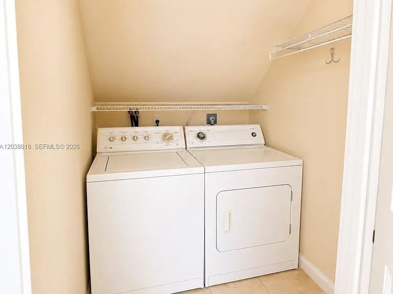 641 E Mowry Ct — Photo 5