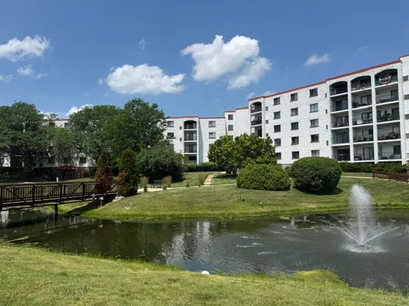 350 Plum Creek Dr APT 407, Wheeling, IL 60090