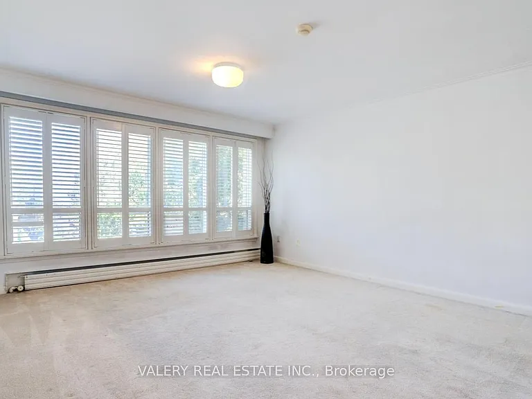 47 Ranleigh Ave #301 — Photo 2
