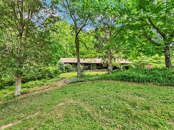 3rd image of 900 Gravel Ln
