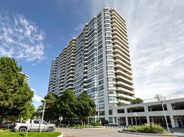 3 Greystone Walk Dr #429, Toronto, ON M1K 5J4