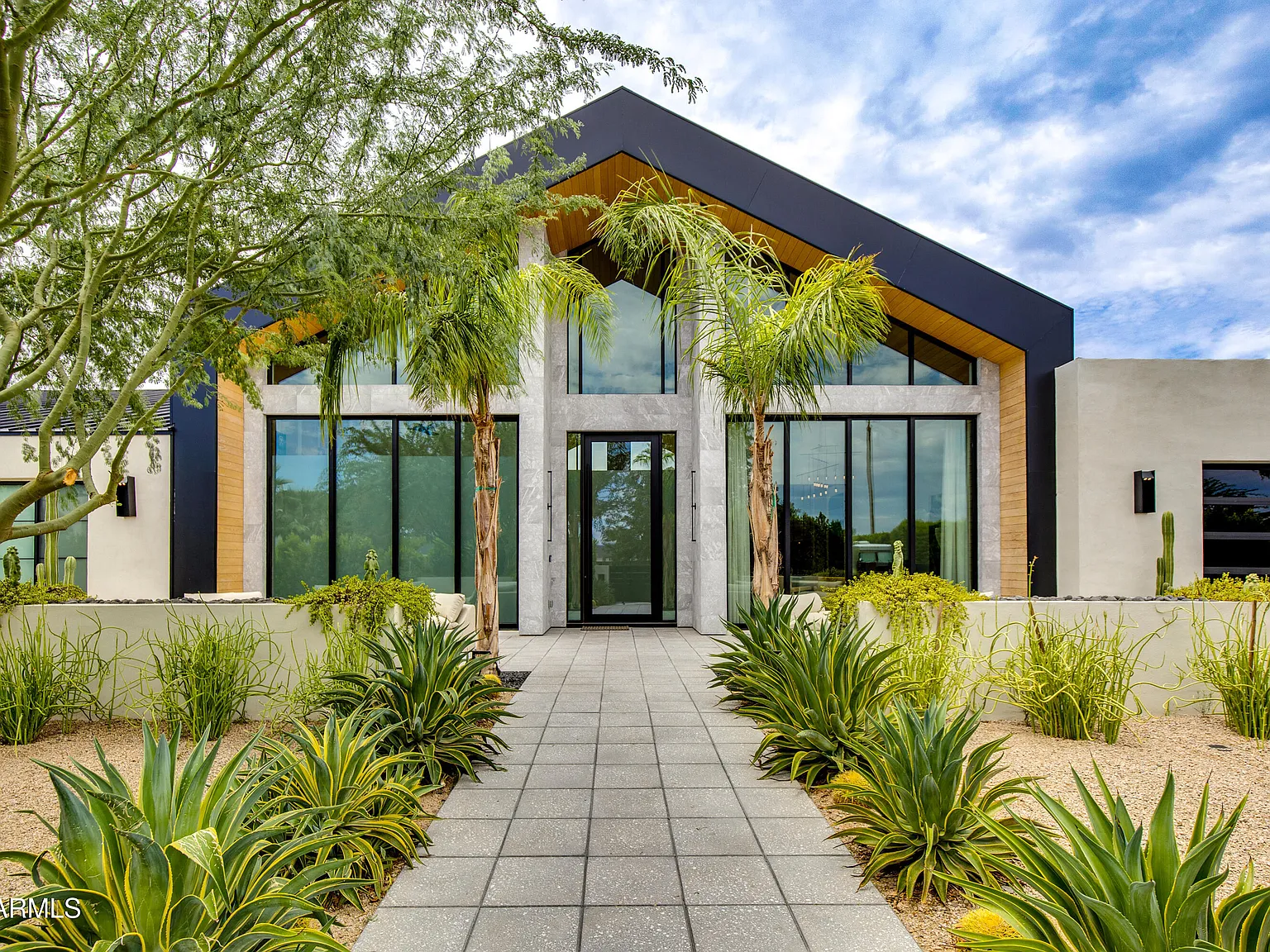 5 bed, 5.5 bath, 5870 sqft, $40,000 — Photo 3