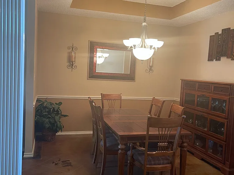10717 Greenview Ct — Photo 5