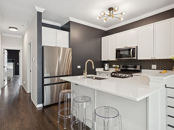 5th image of 1632 W Erie St #1