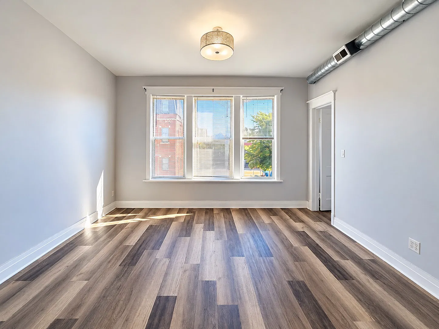 3 bed, 1200 sqft, $2,250 — Photo 2
