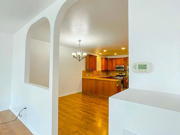1922 Kelly Ave #2 — Photo 3