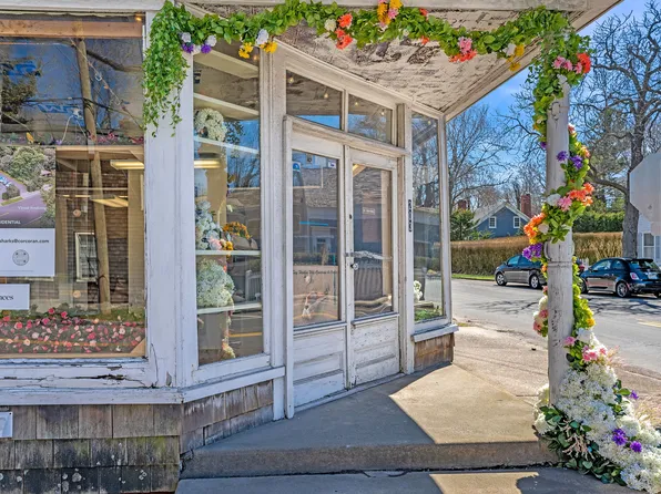 203 Madison St, Sag Harbor, NY 11963