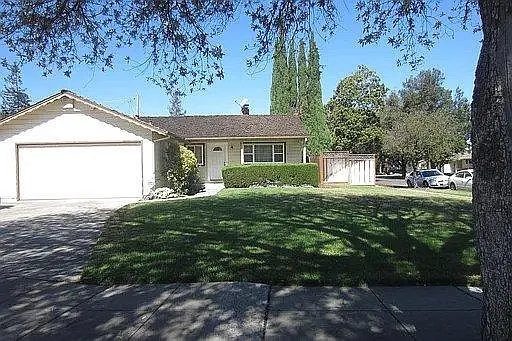 1307 Centennial Ct — Photo 1