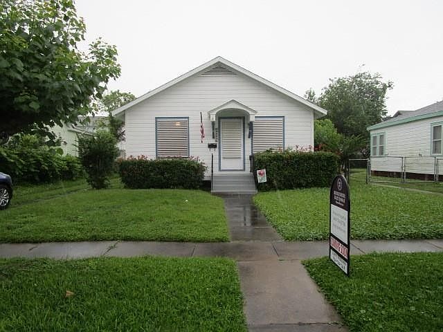 1st image of 4905 Avenue Q #1/2
